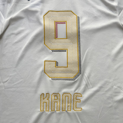 Kane's 9 and KANE nameset embroidered in white and gold on the Bayern Munich away jersey