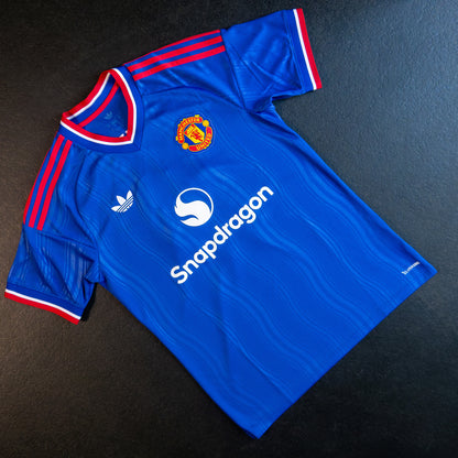 Manchester United Motif Away